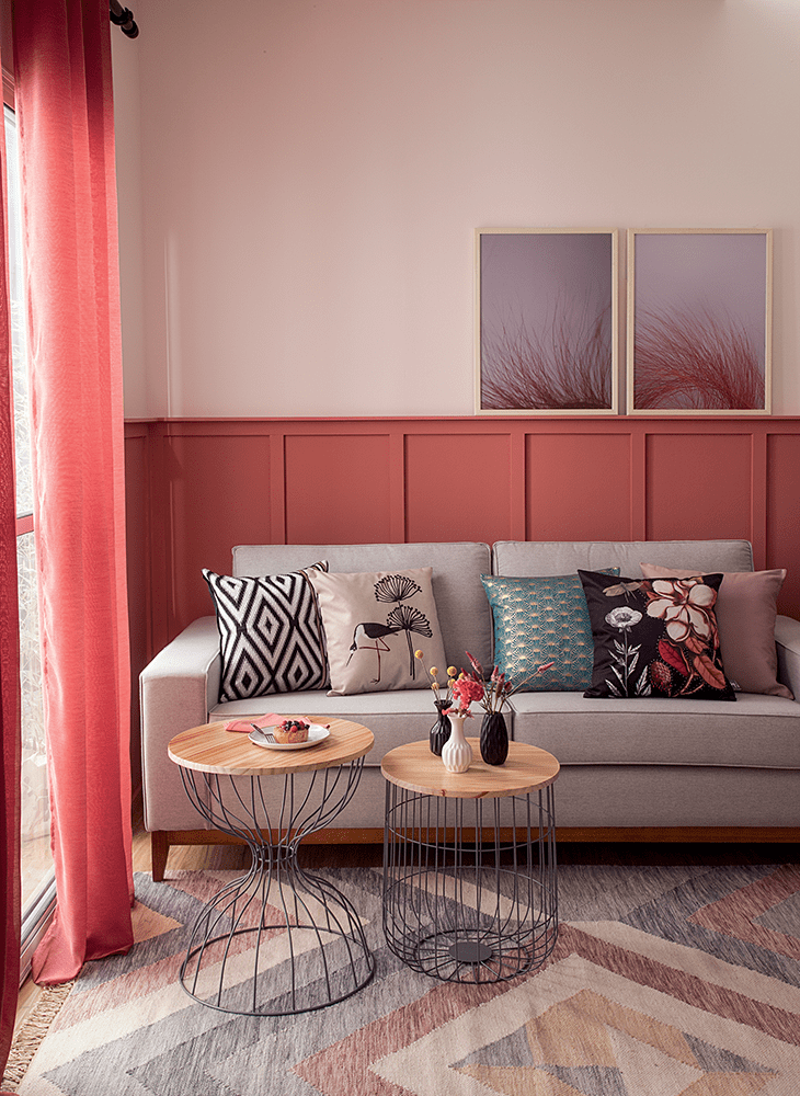 salas-de estar-e-jantar–decoradas-com-painel-de-boiserie-sofá salas-de-estar-e-jantar-decoradas-com-painel-de-boiserie-sofc3a1