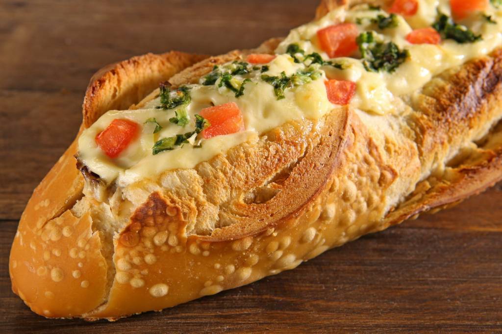 Sanduíche gratinado de berinjela