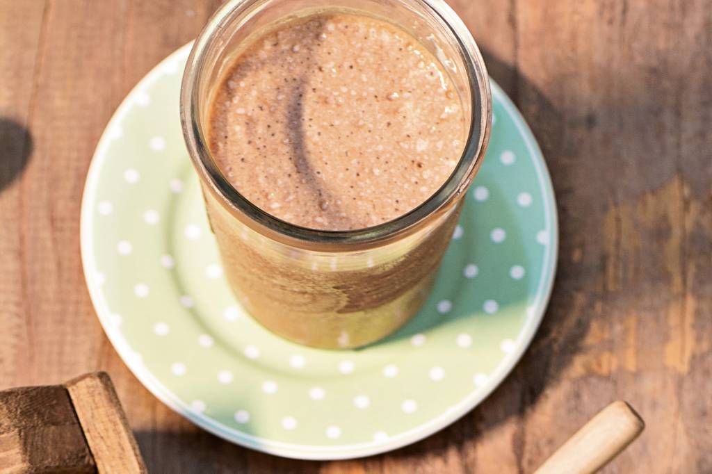 Smoothie de leite de castanha com cacau