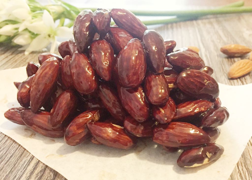 Snack saudável de amêndoa cristalizada