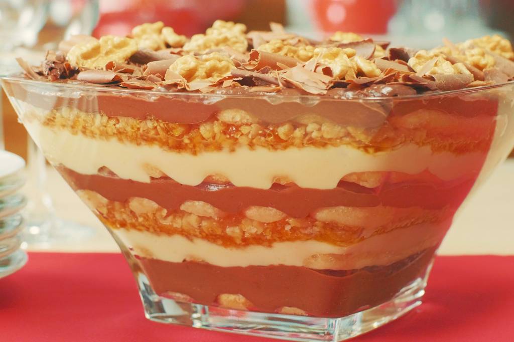 Pavê de chocolate com crocante de nozes