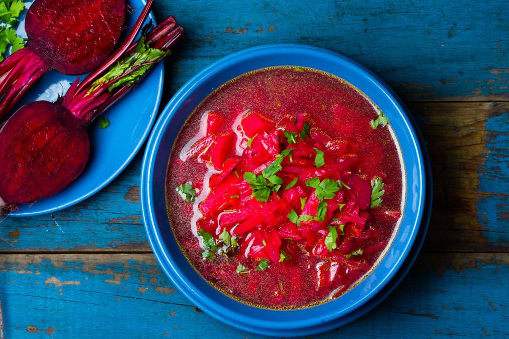 Sopa cremosa de beterraba, inhame e maç��