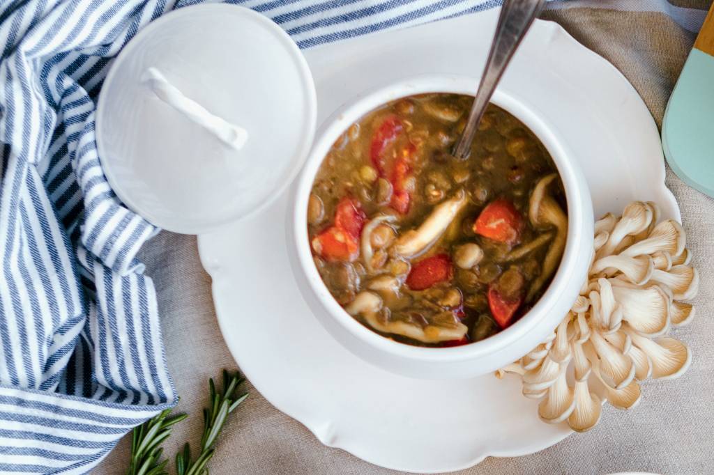 Sopa de lentilha com shimeji