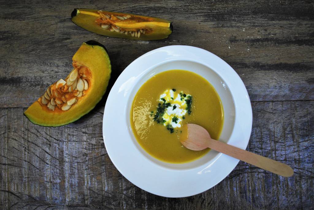 Sopa de abóbora com queijo cottage