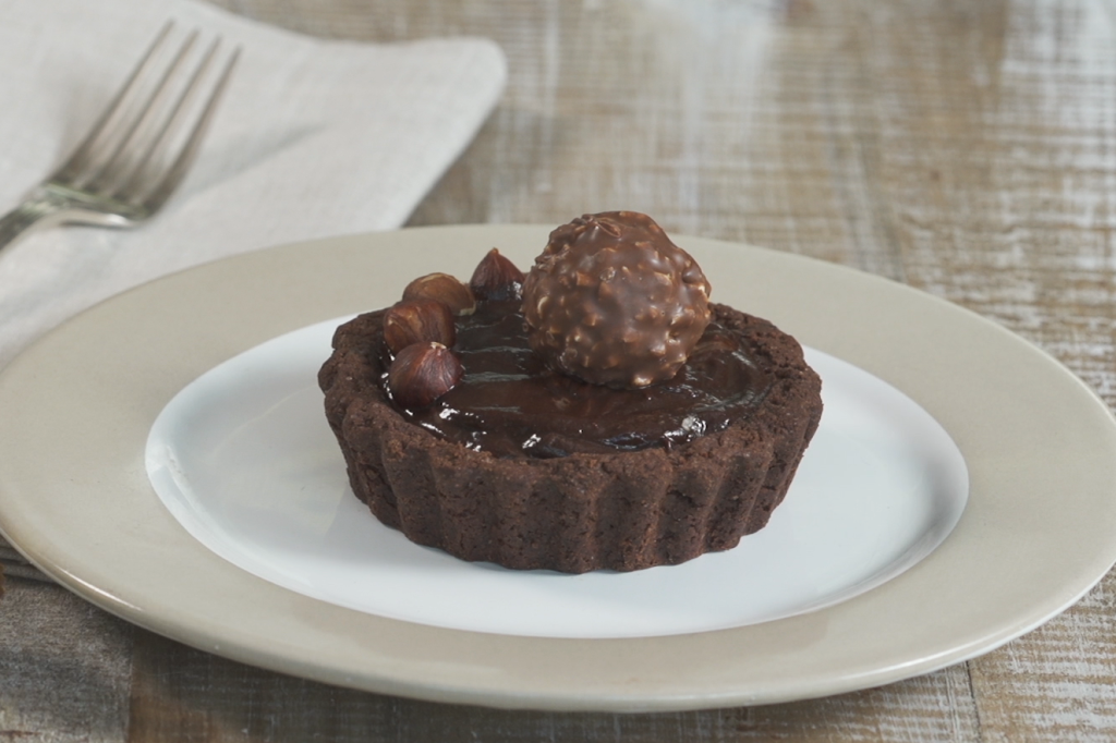 Tartelette de chocolate com bombom de avelã