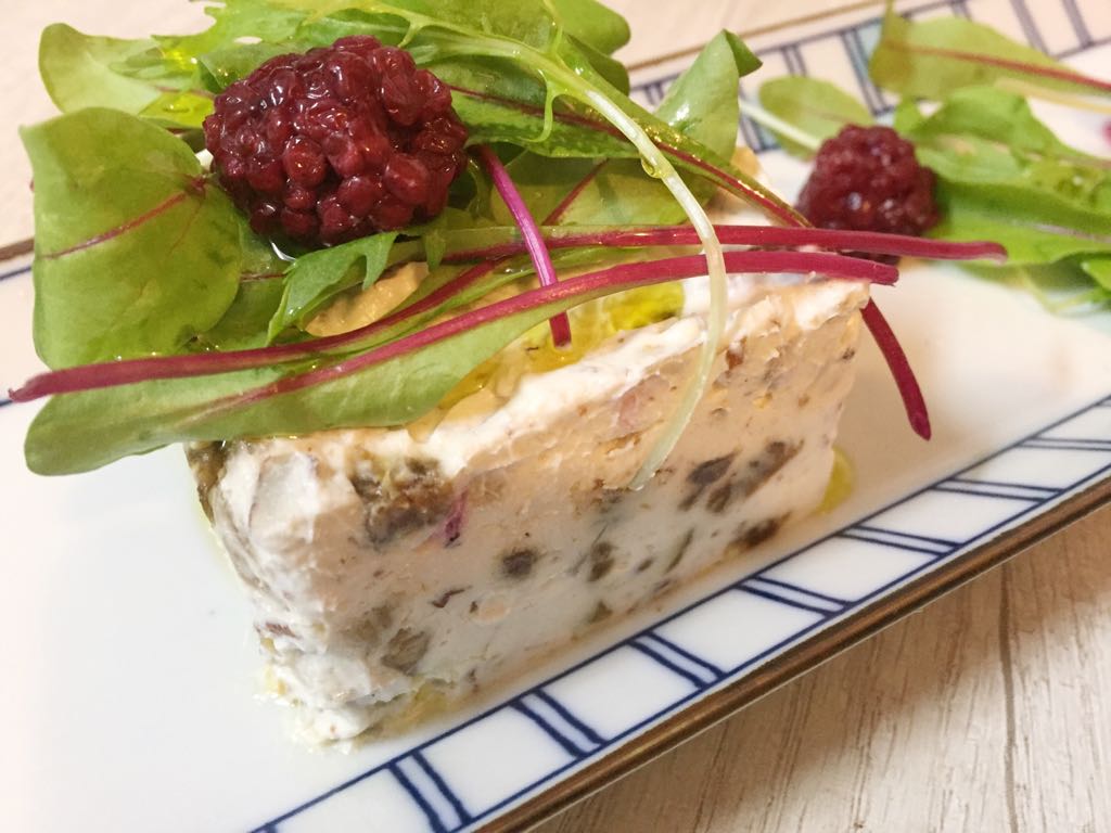 Terrine de queijo de cabra com figo e noz