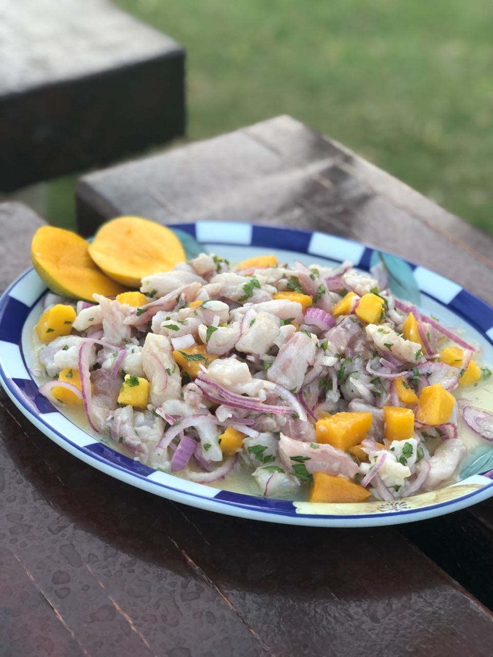 Ceviche de peixe branco com manga