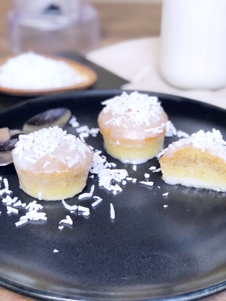 Bolo gelado de coco sem glúten e lactose