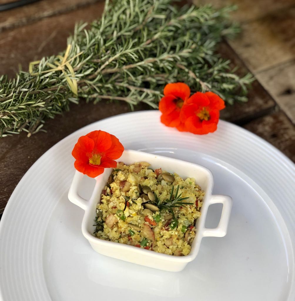 Cuscuz low carb com pinhão