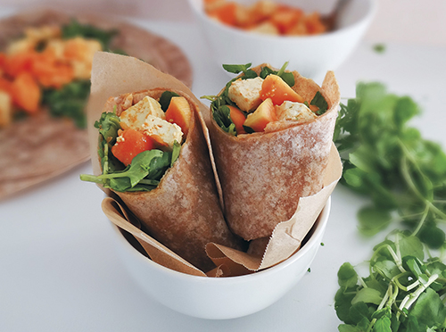Wraps vegano de tofu, curry e papaia