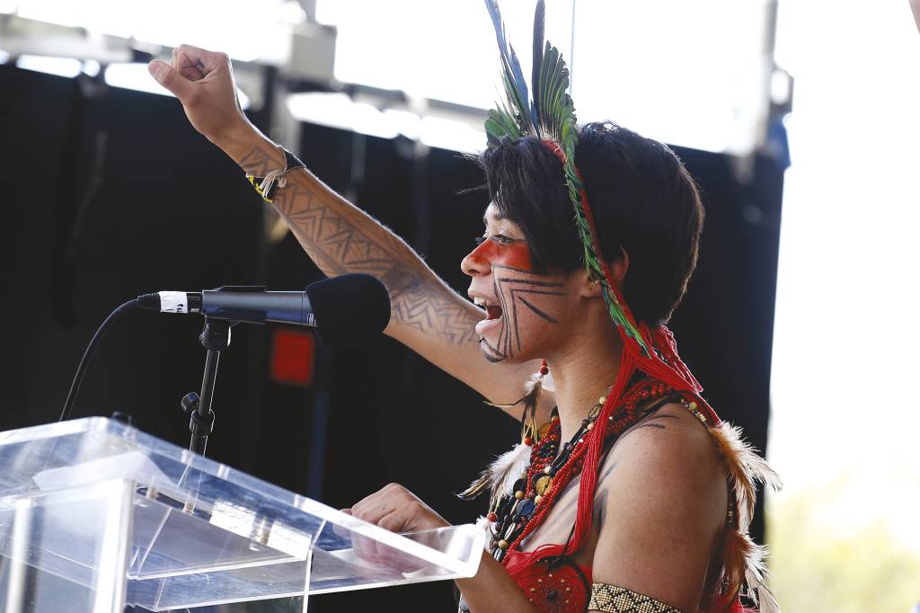 Artemisa Xakriabá em discurso em Nova York Artemisa Xakriabá em discurso em Nova York