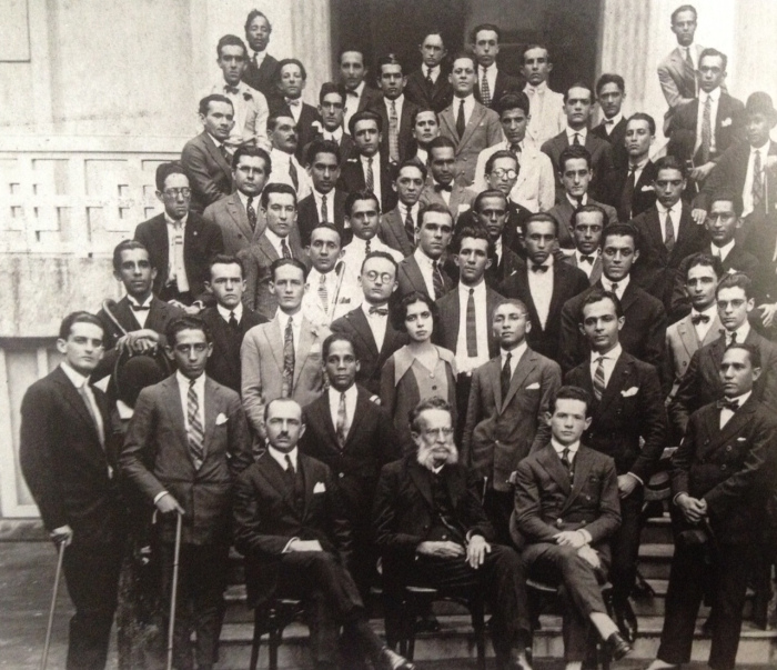 Nise da Silveira com a turma da faculdade de medicina Nise da Silveira com a turma da faculdade de medicina