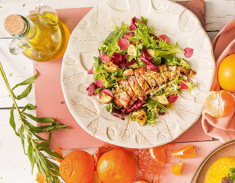 Salada de folhas com frango e mexerica