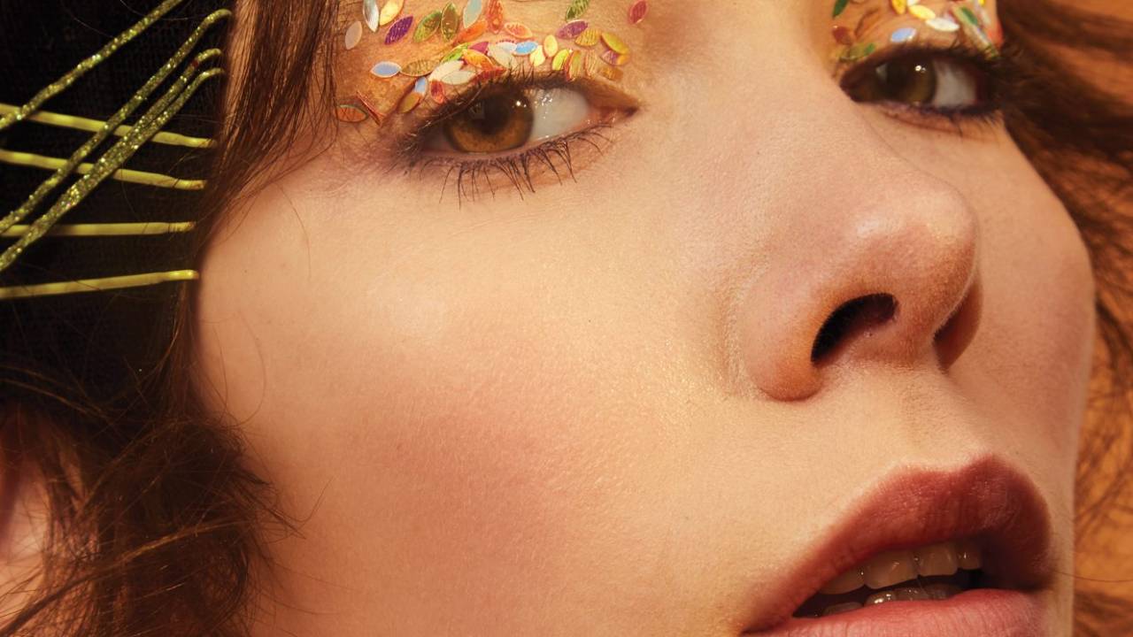 make-colorida-aplicacao-labios