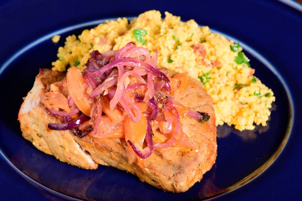 Atum à moda de Cabo Verde com xerém cremoso