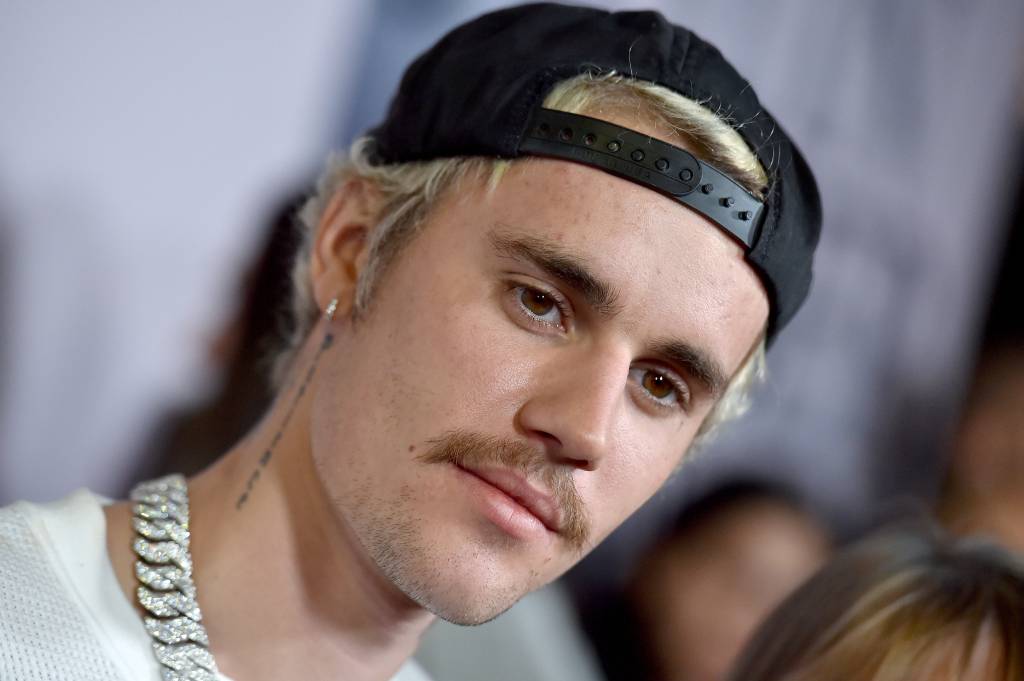 Após ser acusado de abuso sexual, Justin Bieber se manifesta