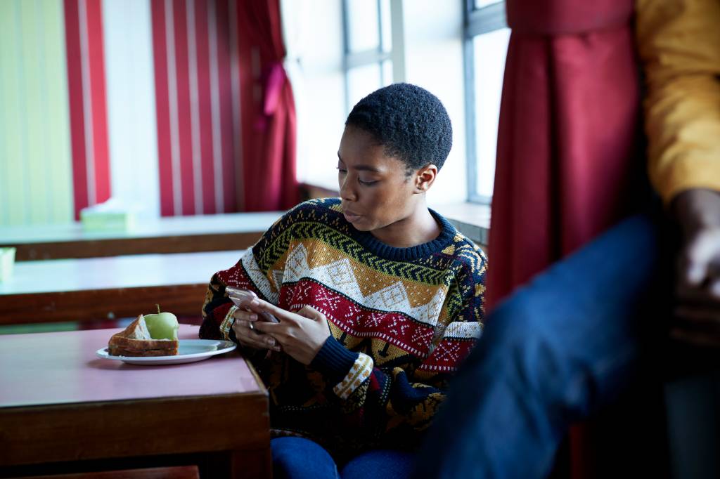 Mulheres negras são mais atacadas nas redes sociais