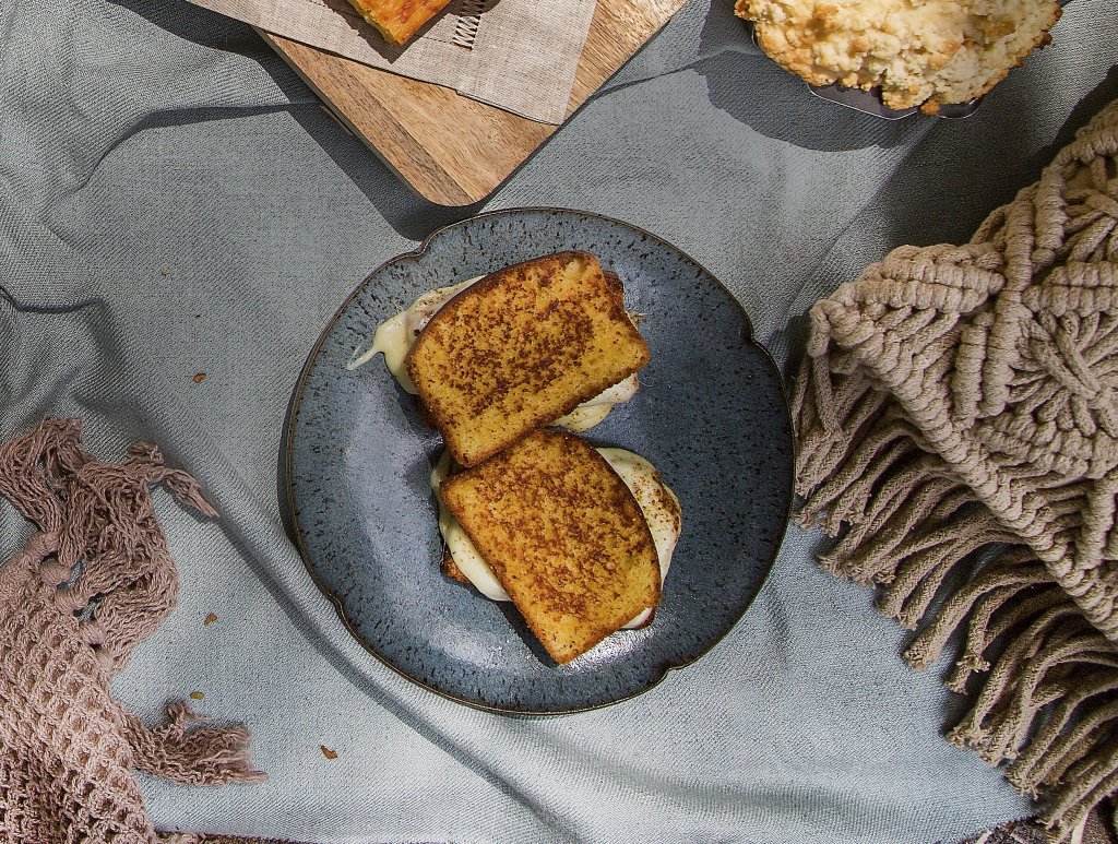 Pão de milho recheado com queijo da Canastra - Sabores do Brasil - Café da manhã