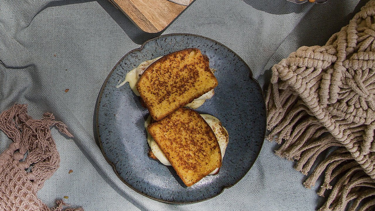 Pão de milho recheado com queijo da Canastra - Sabores do Brasil - Café da manhã