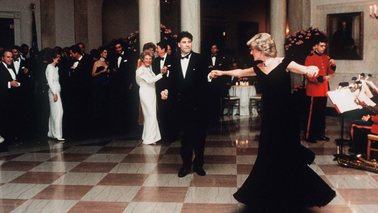 Princesa Diana e John Travolta protagonizam dança icônica.