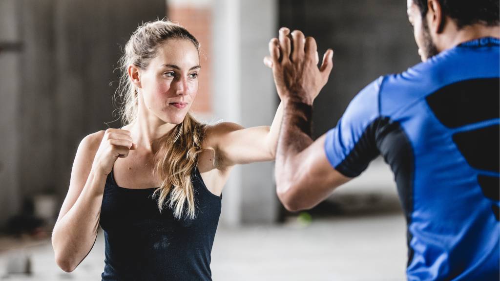 Projeto ensina defesa pessoal para mulheres contra violência doméstica