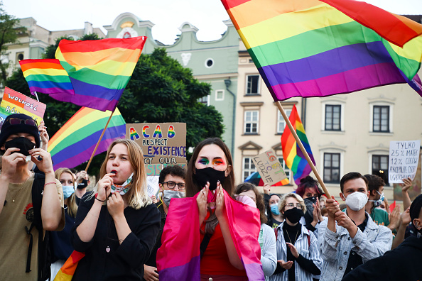 Polônia regride em direitos LGBTQIA+, mas pressão interna começa a surtir  efeitos