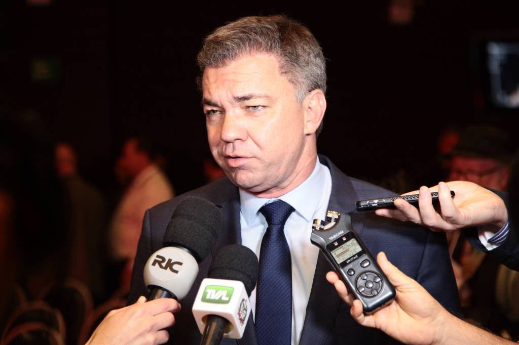 Candidato à reeleição, prefeito de Florianópolis é acusado de estupro