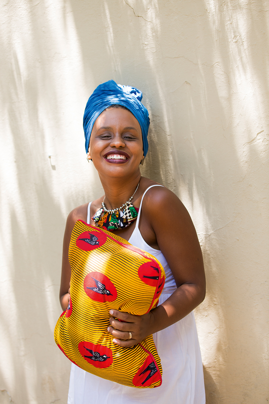 Monique Santos – Ayo Moda Casa Decoração - Designers Negras