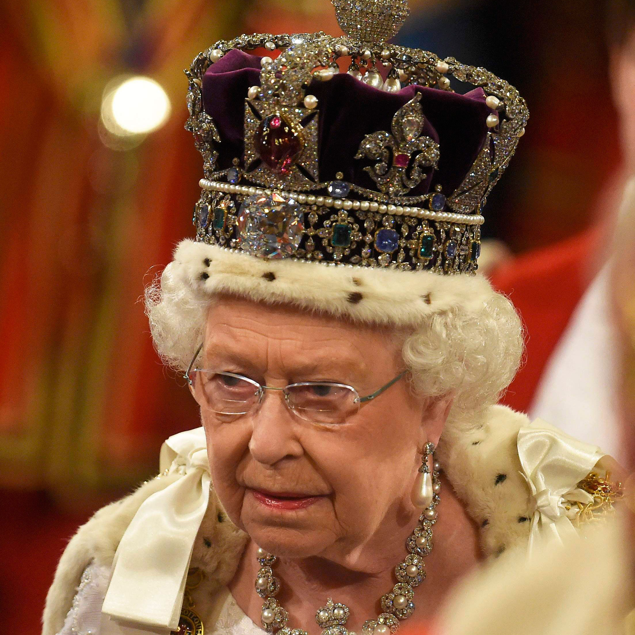 Por Que A Rainha Elizabeth Impos Uma Lei Do Silencio No Palacio Claudia