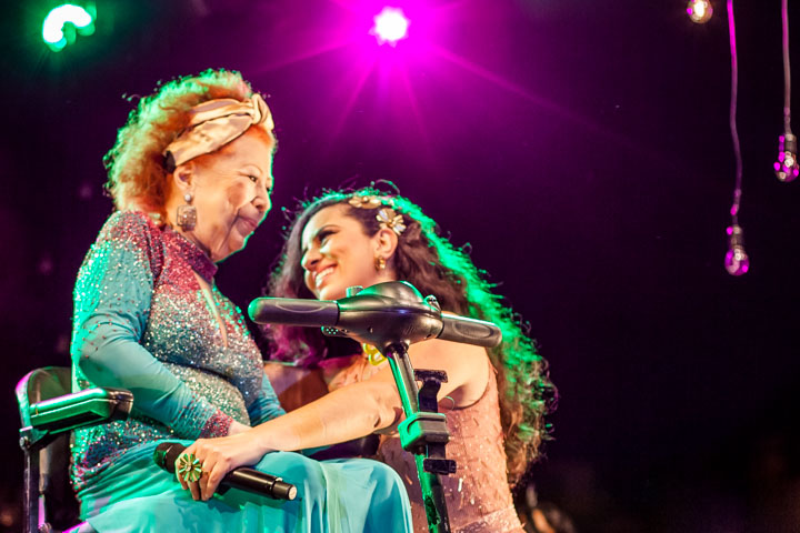 Aline Calixto celebra Beth Carvalho em DVD histórico