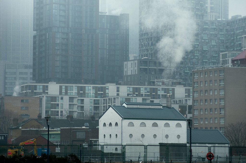 Criança tem morte atribuída à poluição do ar, em Londres, no Reino Unido