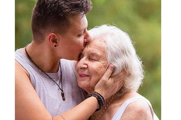 Vovó fofolete deu uma missão à família ao viver com Alzheimer