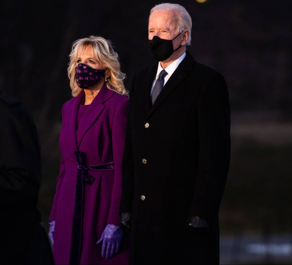 Jill e Joe Biden em cerimônia de homenagem às vítimas da Covid-19