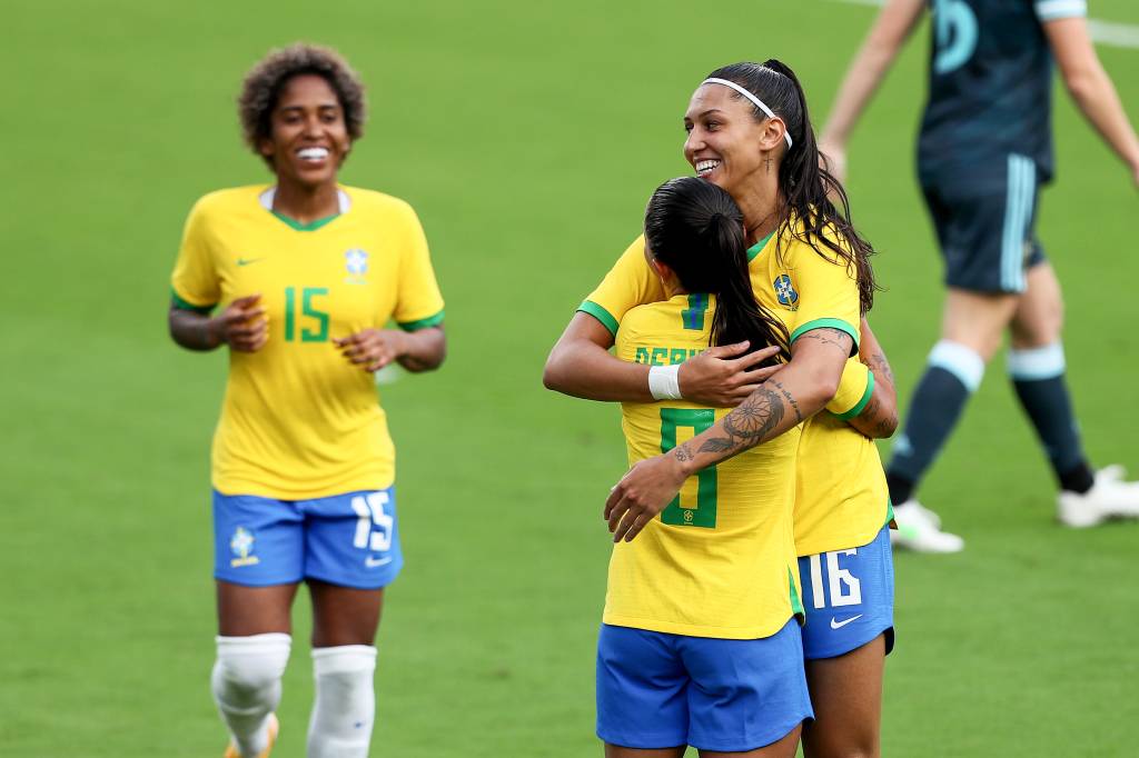 Seleção feminina goleia Argentina na estreia do torneio SheBelieves Cup