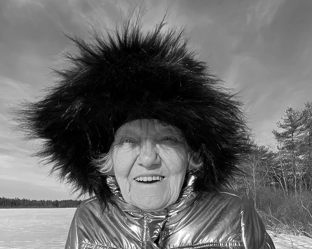 Filha fotografa amorosamente processo de despedida da mãe com demência