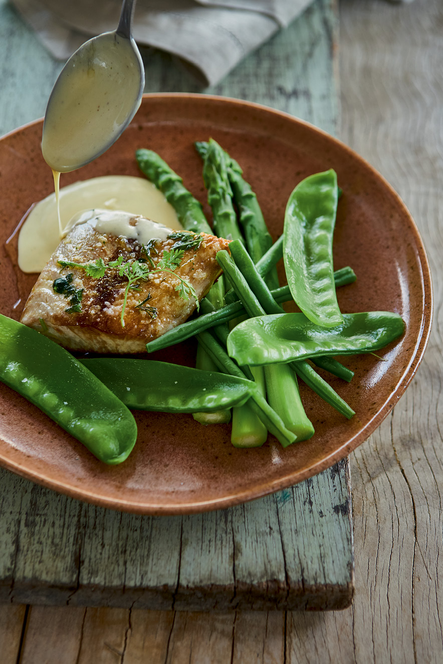 Buri com vegetais e molho de limão