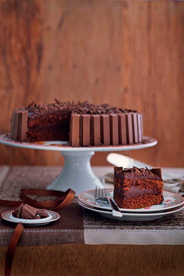 Hoje é o Dia do Cacau. Que tal comemorar a data com um dos maravilhosos  bolos da Vó Alzira? Fica a nossa dica: Bolo de chocolate tradicional com