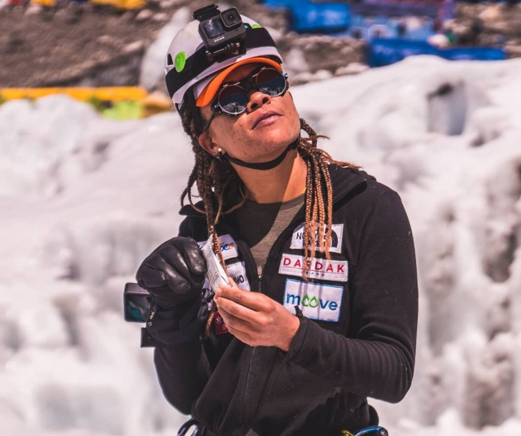 Aretha Duarte escala o monte Everest