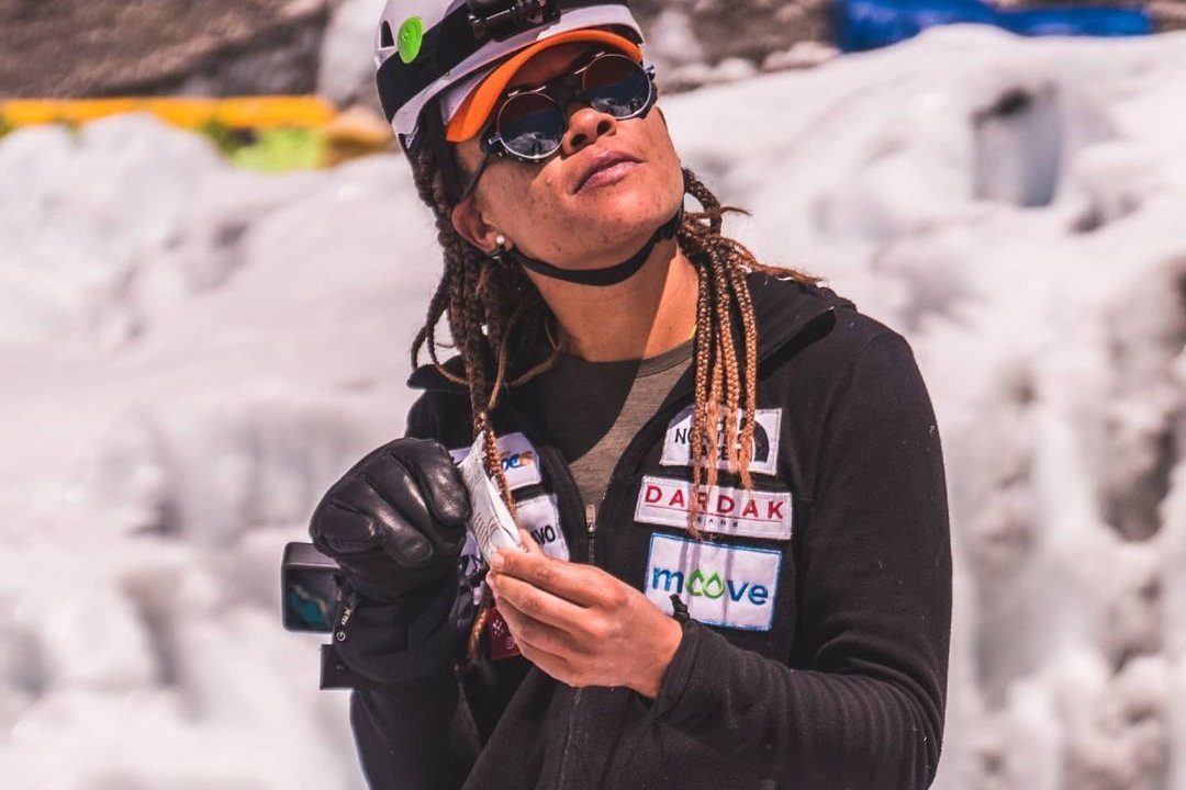 Aretha Duarte escala o monte Everest