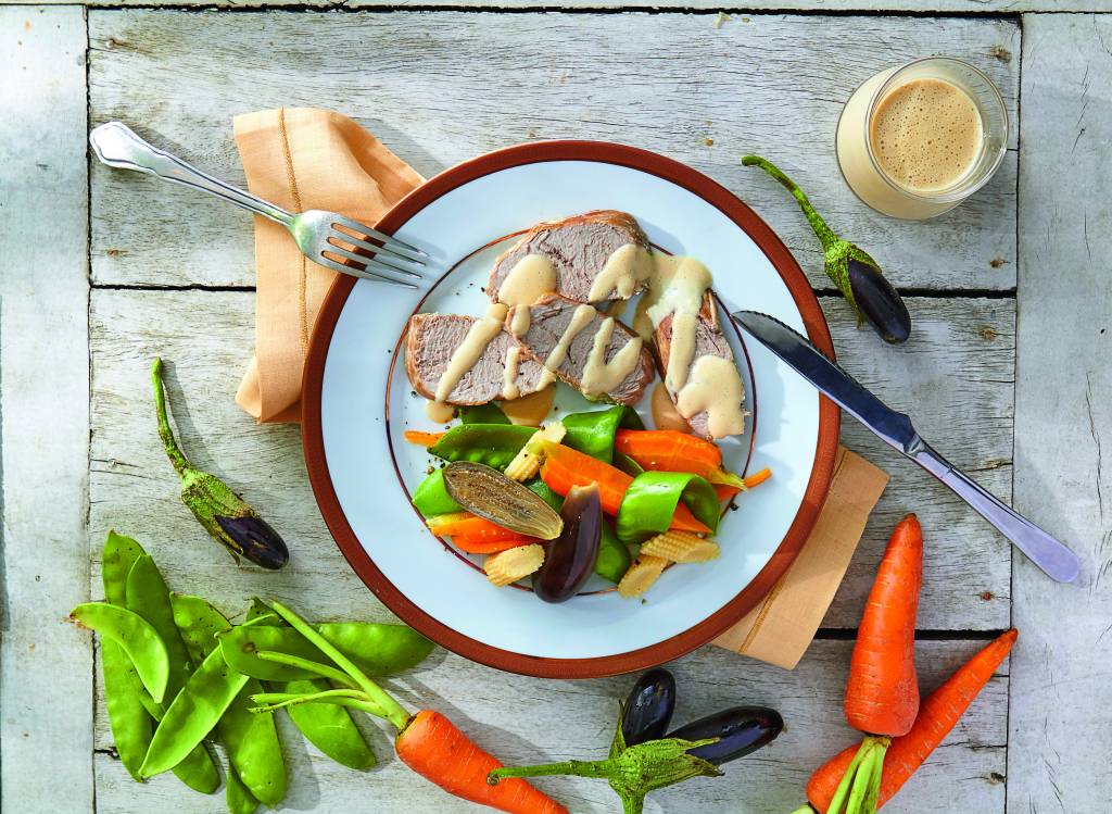 Filé-mignon suíno ao leite com legumes