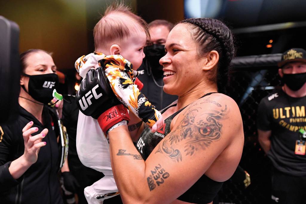 Mulheres brasileiras são expoentes no MMA e campeãs de UFC e Bellator