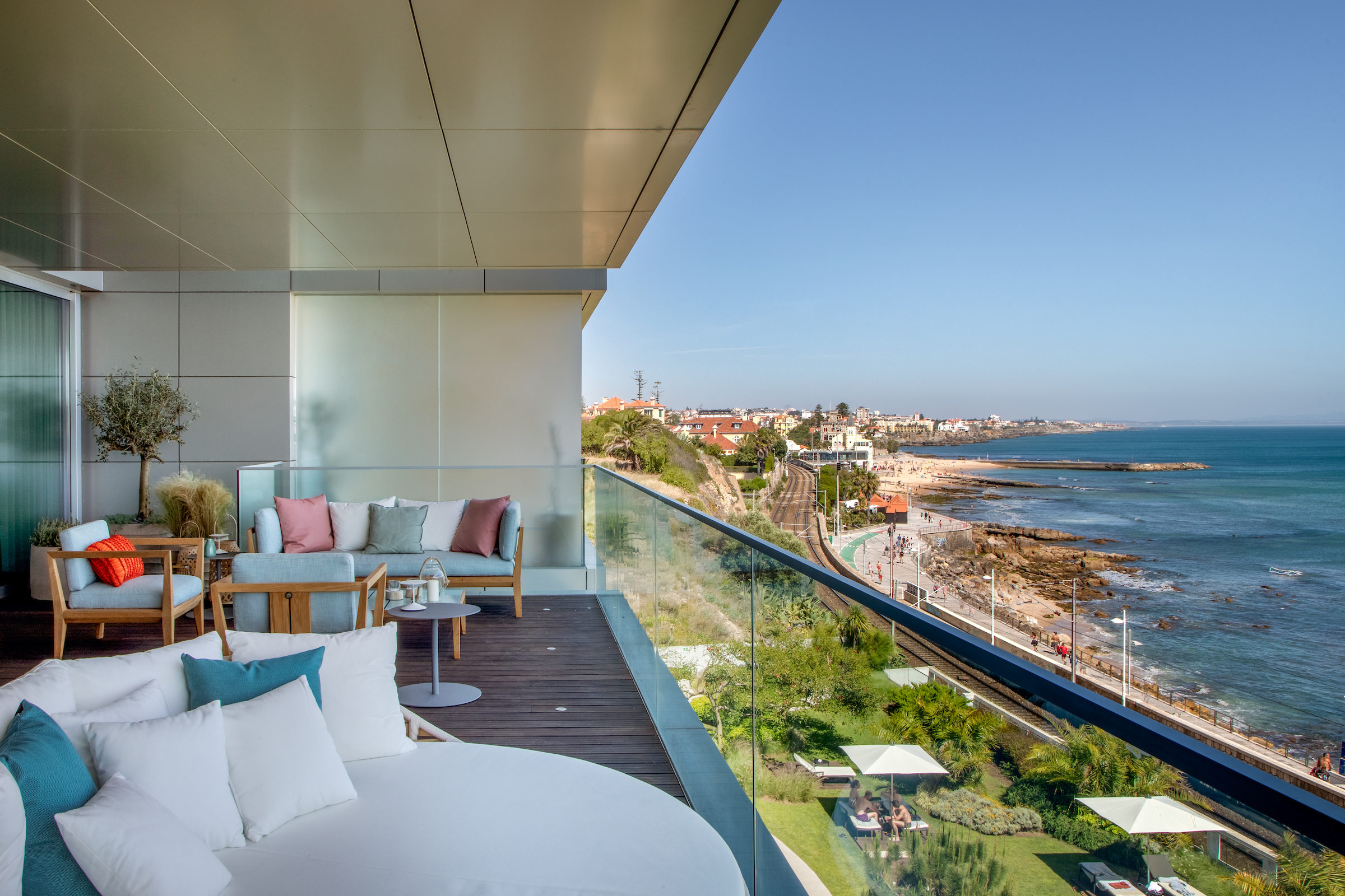 Apartamento projetado por Andrea Chicharo no Monte Estoril, em Portugal