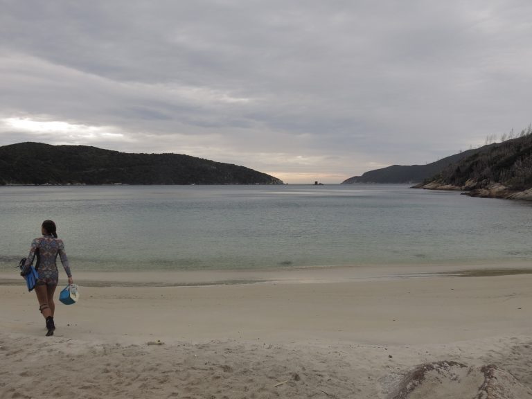 Amana-Garrido-na-Praia-do-Forno-Arraial-do-Cabo-foto-Thiago-Mendes-1-768×576 Amana Garrido