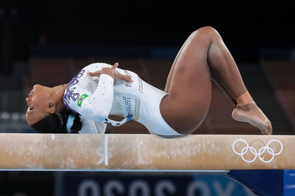 Rebeca Andrade é finalista em três aparelhos no Mundial de ginástica