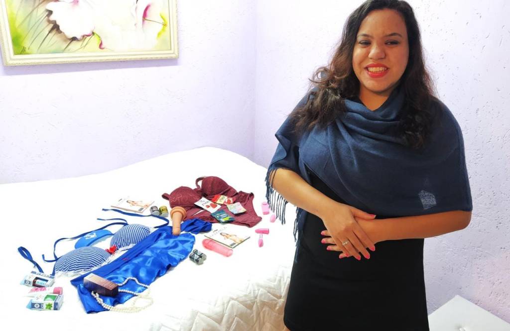 Após perder a visão, mulher cria sex shop para pessoas com deficiência