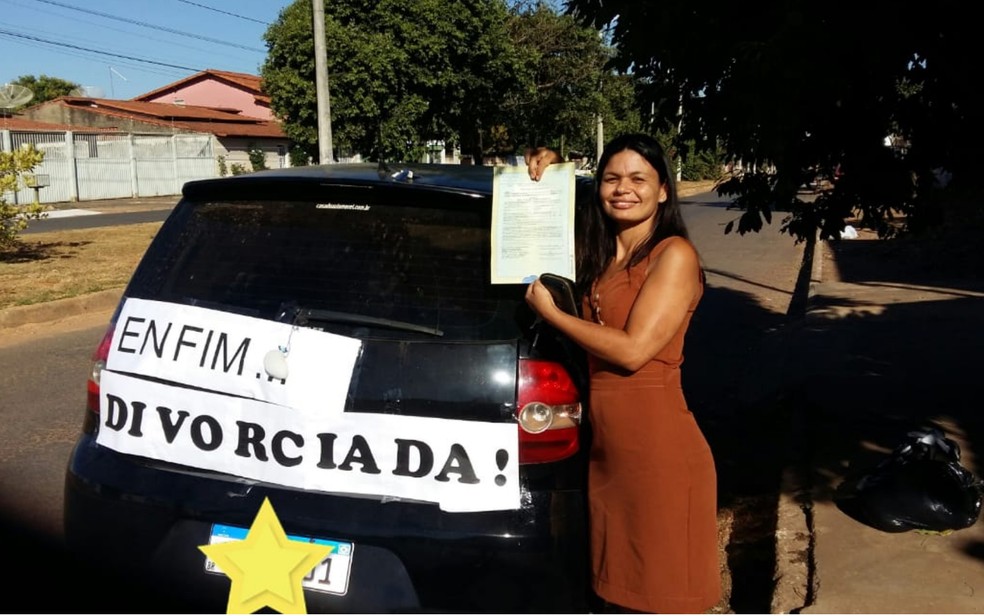 Daiana Francisca Santos celebra divórcio