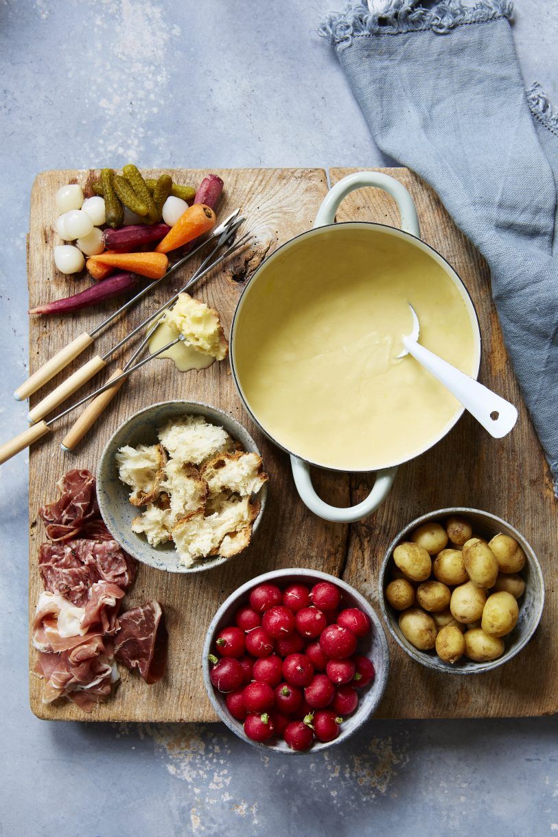 Tábua de legumes e embutidos para fondue