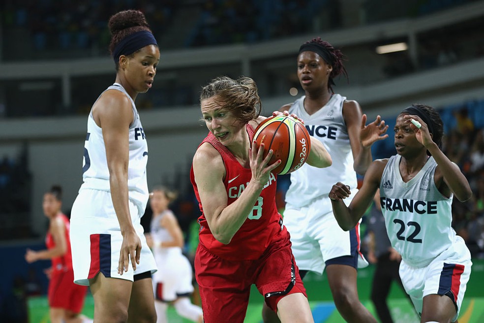 gettyimages-590508068 Canadense jogadora de basquete e mãe lactante, Kim Gaucher