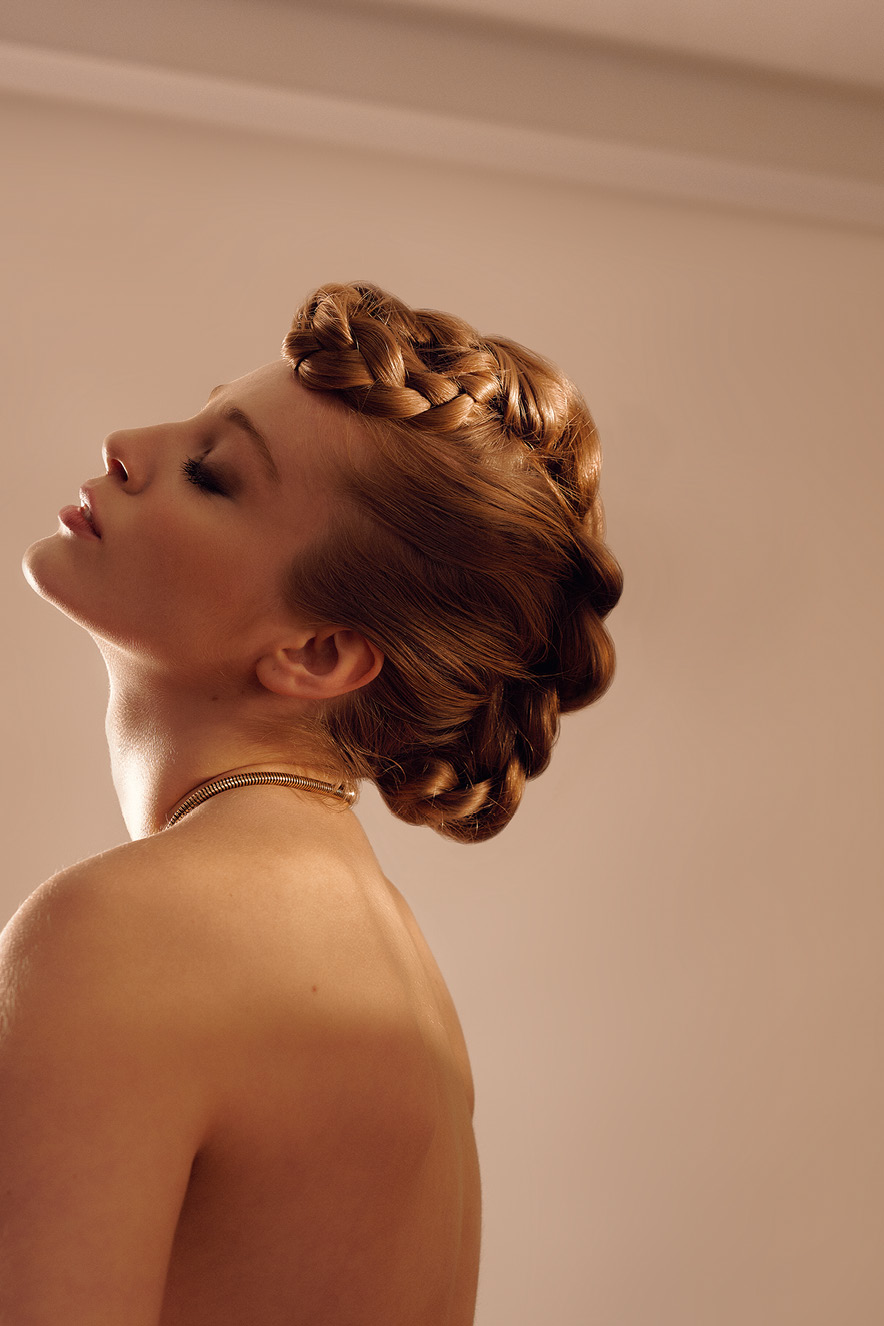 como-fazer-penteados-3 modelo com trança presa na linha da raiz do cabelo