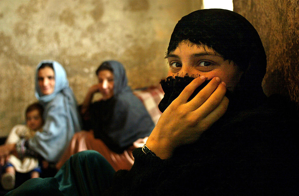 Mulher usando burca no Afeganistão